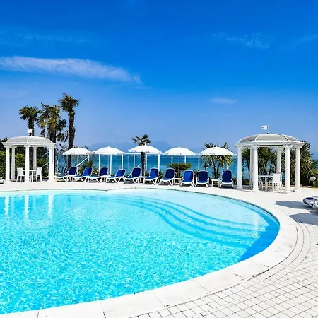 Lido International ホテル 4*