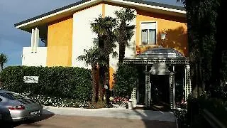 利都国际酒店 4* 代森扎诺-德尔加达